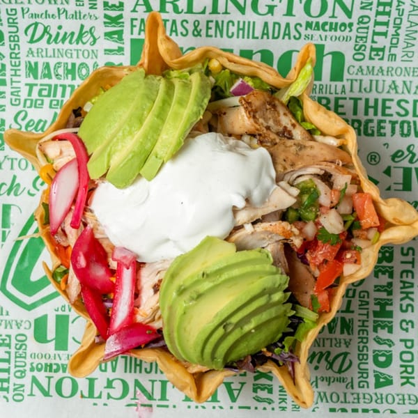 A Guapo's GO taco salad with chicken, avocado, sour cream, and pico de gallo.
